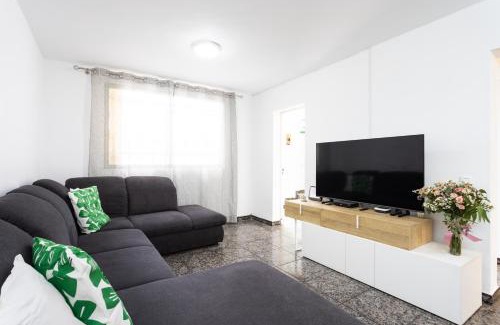 Buenavista del Norte Apartamento | TenoHomes Cozy Family Home with Solarium & Terrace
