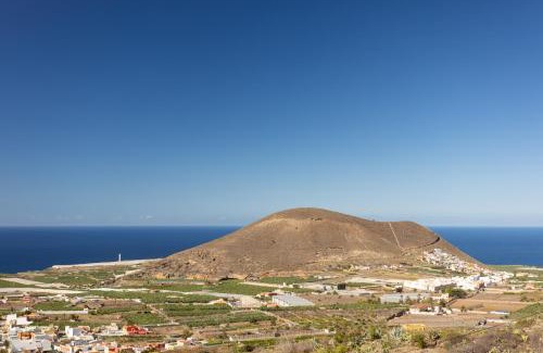 Buenavista del Norte Apartamento | TenoHomes Cozy Family Home with Solarium & Terrace