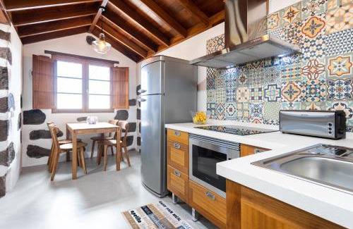 Los Carrizales Chalet De Esquí | TenoHomes The Sunset Escape in Carrizales, Masca
