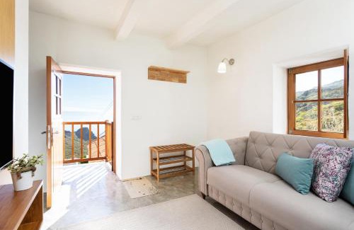 Los Carrizales Chalet De Esquí | TenoHomes The Sunset Escape in Carrizales, Masca