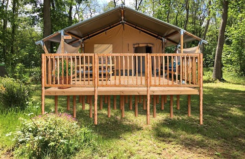 Sille-le-Philippe Chalet De Esquí | Tent Lodge Uluru, home comforts and the pleasure of outdoor living