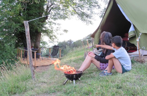Thiezac Alquiler De RV | Tente en Site Isolé et Naturel à 1000 Mètre D'altitude