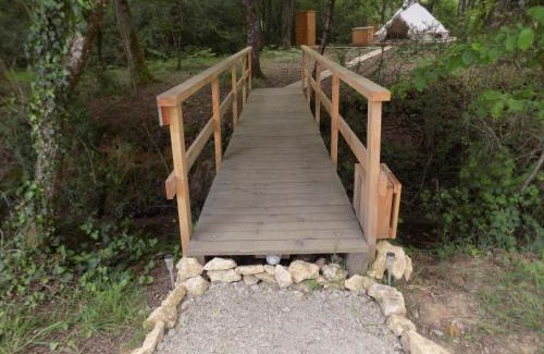 Salles-en-Toulon Otro | Tente familiale au bord de l'eau