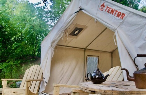 Great Barrington Alquiler De RV | Tentrr Signature Site - Great Barrington Glamping With Goats and Bunnies on Prop