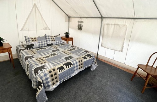 Hamlin Alquiler De RV | Tentrr Signature Site - Lakeview Glampsite "Lakeside Lounge" (G2)