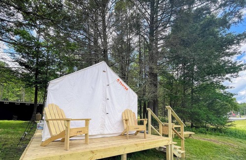 Hamlin Alquiler De RV | Tentrr Signature Site - Lakeview Glampsite "Lakeside Lounge" (G2)