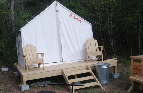 Unaka Alquiler De RV | Tentrr Signature Site - Hiwassee Hideout - Coleman Outfitted Site
