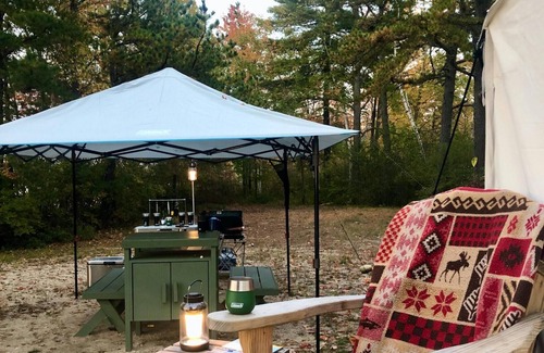 Standish Alquiler De RV | Tentrr Signature Site - An Island view at Kiwanis Beach - Coleman Cooking Site
