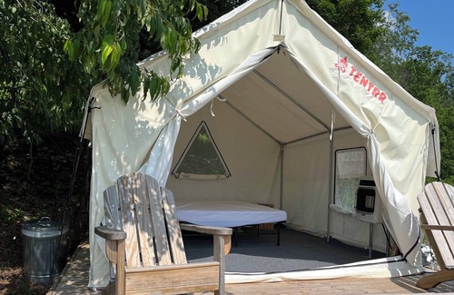 Bovina Center Alquiler De RV | Tentrr Signature Site - Emerald Farm in the Land of Bovina (tent 2)