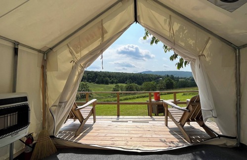Bovina Center Alquiler De RV | Tentrr Signature Site - Emerald Farm in the Land of Bovina (tent 2)