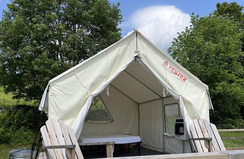 Bovina Center Alquiler De RV | Tentrr Signature Site - Emerald Farm in the Land of Bovina (tent 1)