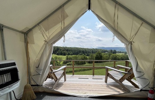 Bovina Center Alquiler De RV | Tentrr Signature Site - Emerald Farm in the Land of Bovina (tent 1)