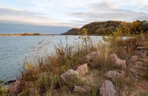 Burbank Alquiler De RV | Tentrr State Park Site - Nebraska Ponca State Park – Riverview B – Single Camp