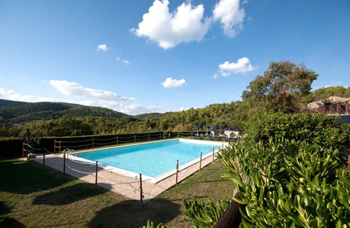 Gualdo Cattaneo Apartamento | Tenuta di Forte Sorgnano | Farmhouse with pool