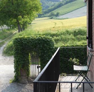Serralunga di Crea Casa | Tenuta Guazzaura