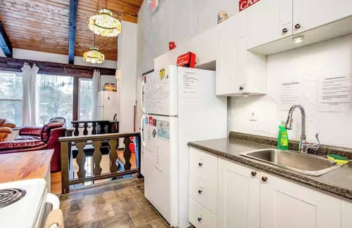 The Blue Mountains Cabina | "Tequila Sunrise" Big Space-Lots of Fun + HotTub (Natural Gas)