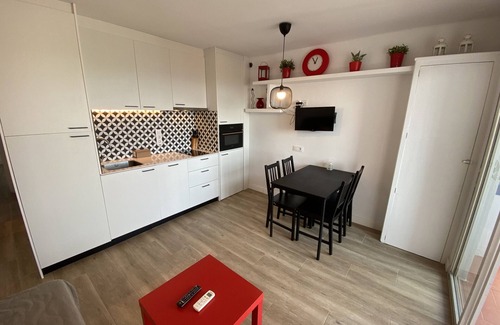 Mas Pinell Apartamento | TER 31C - Renovado, vistas al mar, aire y con piscina