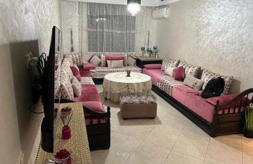 Hay Al Qoriaa Apartamento | Terminal 3
