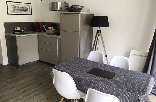 Basse-Goulaine Casa | Apartamento con terraza cerca de la exuberante vegetación de secoyas cerca de Nantes