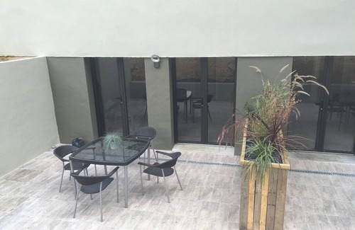 Basse-Goulaine Casa | Apartamento con terraza cerca de la exuberante vegetación de secoyas cerca de Nantes