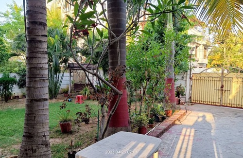 Vadodara Casa | Terrace Garden Bedroom First Floor 5 Minutes from Hotel Hayatt Place