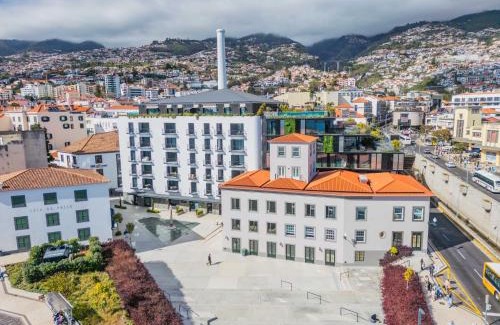 Se Apartamento | Terrace, Grill & Infinity Pool at Savoy Insular