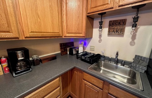 Sylvan Shores Cabina | Terrace - lakefront, hot tub, full kitchen, BBQ, screened in porch, two patios.