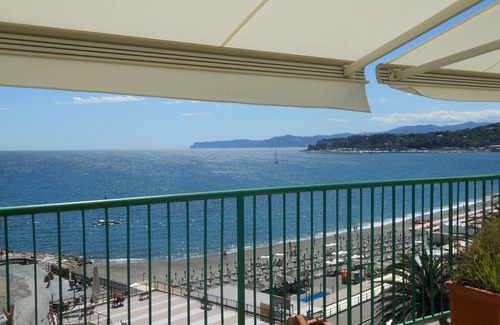 Varazze Apartamento | Terraza sobre el mar en Varazze - código citra 009065-LT-0313