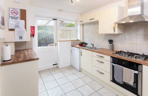 Horfield Casa | Terrace | Parking | Great for Couples | Sleeps 7