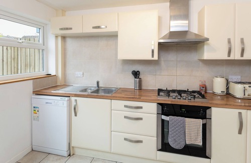 Horfield Casa | Terrace | Parking | Great for Couples | Sleeps 7
