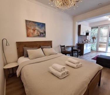 Tuchomerice Apartamento | Terrace Suite - KindStay Suites Prague Airport
