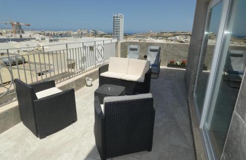 Msida Apartamento | Terrace View - A Stylish Two Bedrooms Penthouse AC-WIFI