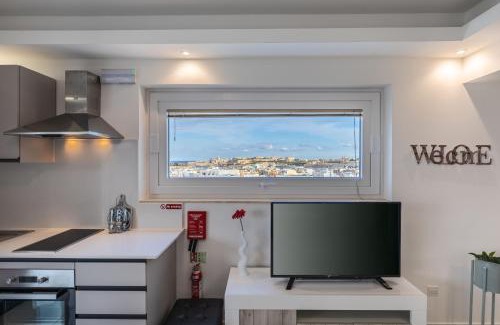 Msida Apartamento | Terrace View - A Stylish Two Bedrooms Penthouse AC-WIFI