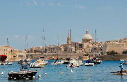 Msida Apartamento | Terrace View - A Stylish Two Bedrooms Penthouse AC-WIFI