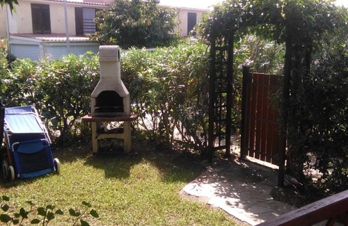 Poggio-Mezzana Casa | CASA ADOSADA CON JARDÍN PRIVADO EN UNA ALDEA EN EL MAR