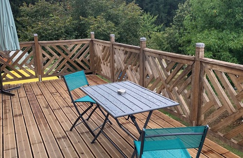 Mialet Apartamento | Terrific 1-bedroom apartment in Miallet. Forget your worries & relax in peace.