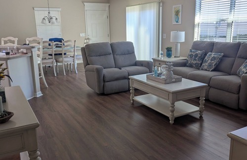 St. Charles Casa | Terrific 2 bed, 2 bath home in The Villages close to Sumter Landing w/golf cart