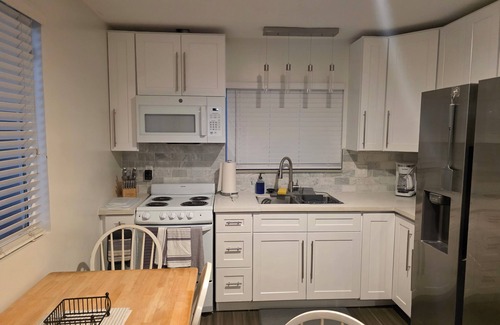 Thousand Oaks Casa | Terrific 2-bedroom house with AC in Thousand Oaks