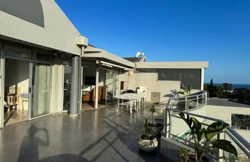 Ballito Apartamento | Terrific 3 bedroom apartment in Dolphin Coast with AC WiFi and 2 Full bathrooms
