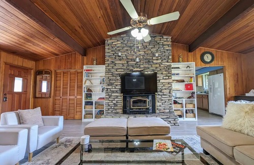 Austin Casa | Terrific 5-bedroom Hill Country Retreat in Austin