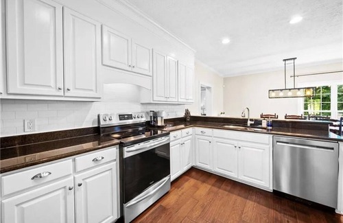 Grove Hill Casa | Terrific 5-bedroom home in Auburn, close to campus!