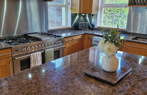 Aughrim Casa | Terrific 5-bedroom pet friendly house with WiFi in Aughrim