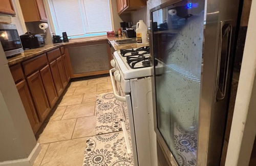 Trenton Casa | Terrific 6-bedroom house with AC in Trenton