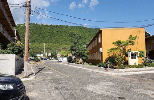 Eden Gardens Apartamento | Terrific Apartment with WiFi in Kingston 3, Jamaica West Indies