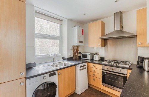 Addison Apartamento | Terrific Kensington 1BR, 2 min to Tube, near Shops & Park, by Blueground