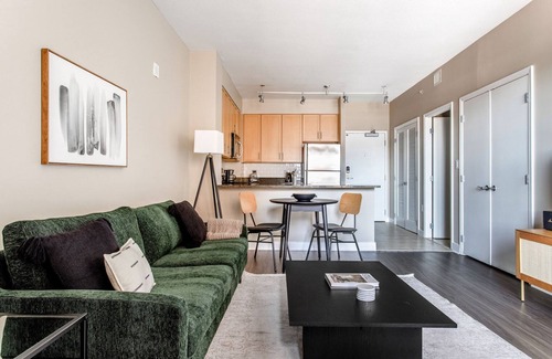 Mount Vernon Square Apartamento | Terrific Mount Vernon 1BR w/ Roof Pool, nr Arena, Museum, by Blueground