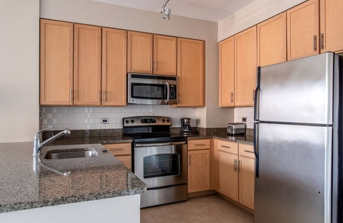 Mount Vernon Square Apartamento | Terrific Mount Vernon 1BR w/ Roof Pool, nr Arena, Museum, by Blueground