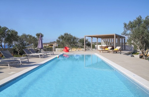 Tersanas Casa | Tersanas Mare Yellow - Home w. Pool & Large Outdoors