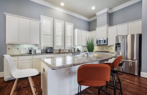 Riverside Terrace Apartamento | Tesla-Charger | TX Medical Ctr | Sleeps 7 | 5 beds