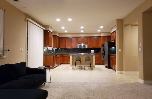 West Sacramento Casa | Tesla EV Charger Solar heated Pool & Hot Tub Near UC Davis, Med Center, Airport